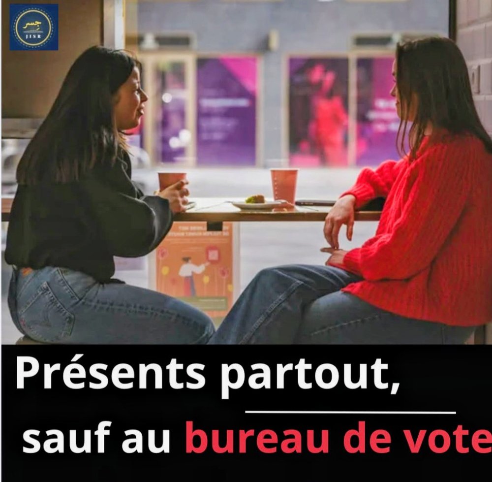 Deux jeunes femmes dans un café : présents partout, sauf au bureau de vote